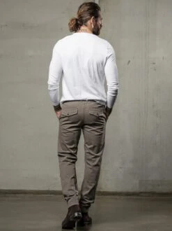 Dynamische Hose -Bekleidungsverkauf Geschäft EC24 6824 DD 1