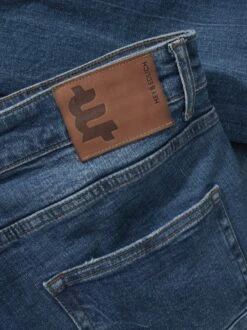Futur-II-Jeans -Bekleidungsverkauf Geschäft EC24 6861 DI 1