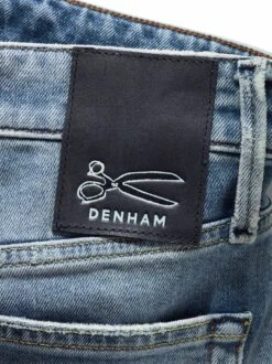 Essential-Jeans 21 Essential-Jeans -Bekleidungsverkauf Geschäft EC24 6967 DI