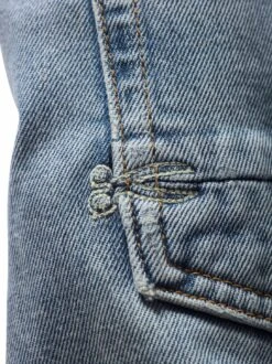 Essential-Jeans 22 Essential-Jeans -Bekleidungsverkauf Geschäft EC24 6967 DJ