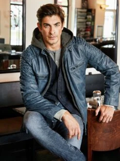 Urban Cowboy-Jeans 24 Urban Cowboy-Jeans -Bekleidungsverkauf Geschäft EC24 7079 DB