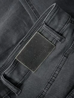 Die Etwas Andere Jeans -Bekleidungsverkauf Geschäft EC24 7173 DJ
