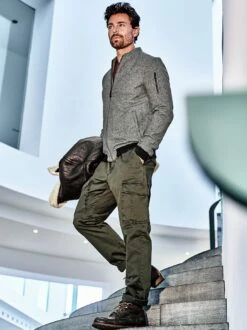 Projekt-Cargo -Bekleidungsverkauf Geschäft EC24 7184 DD 1